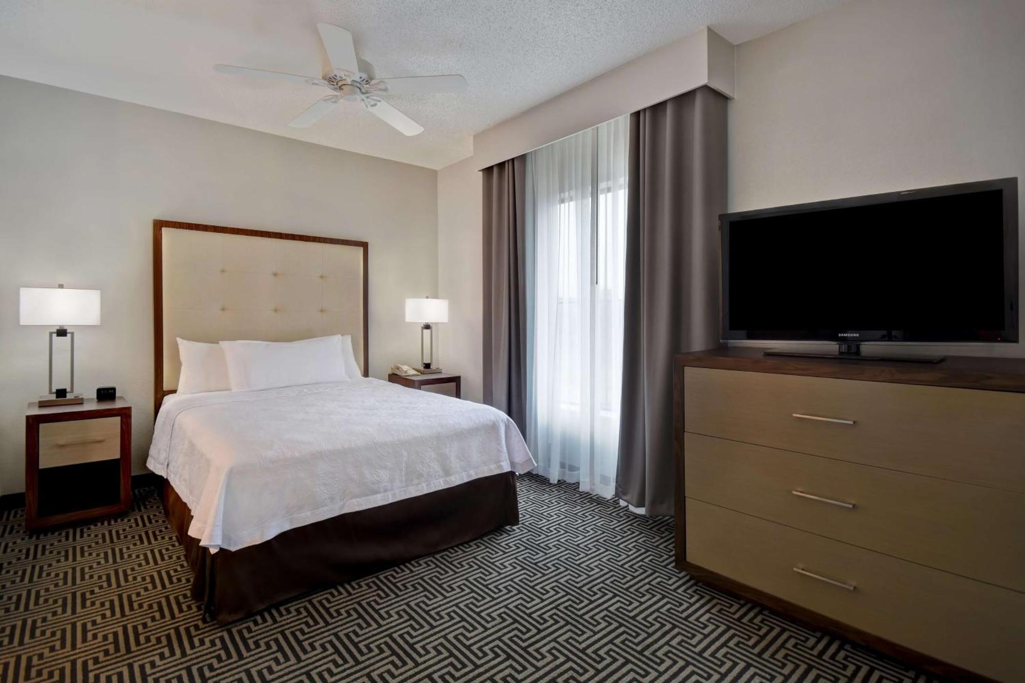 Homewood By Hilton Hou Intercontinental Airport Hotel